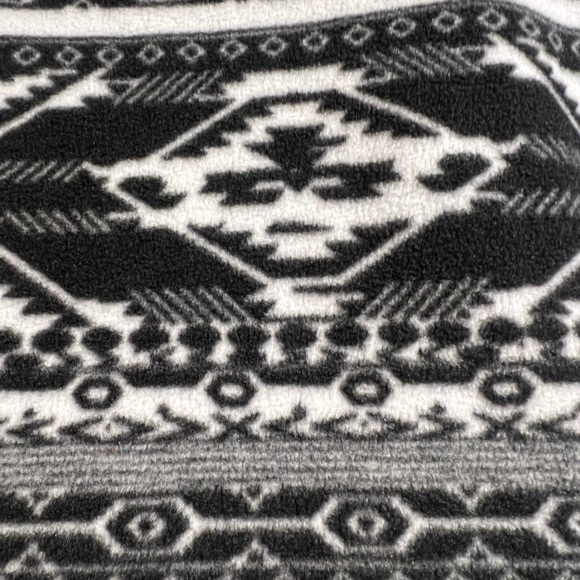 Eddie Bauer Black and White Patterned Sweatshirt - Picture 8 of 12